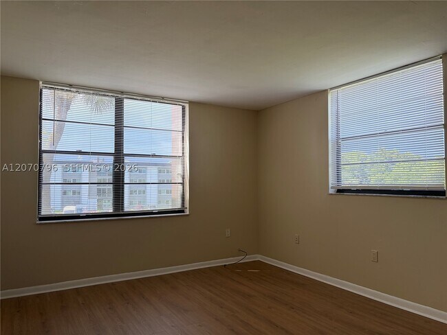 Building Photo - 10865 SW 112th St