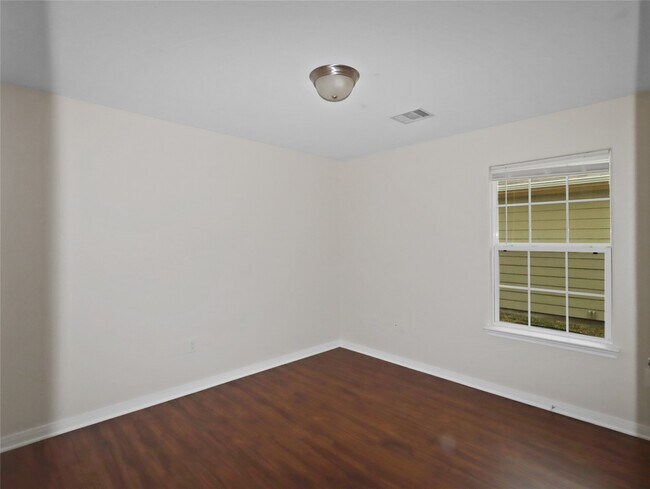 Building Photo - 7501 Blue Jay Dr