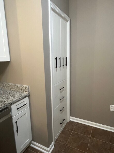 Building Photo - 1300 Park W Blvd