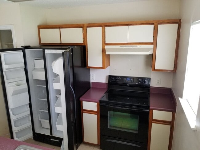 Building Photo - Cozy Home