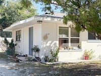 Building Photo - 219 21st St E