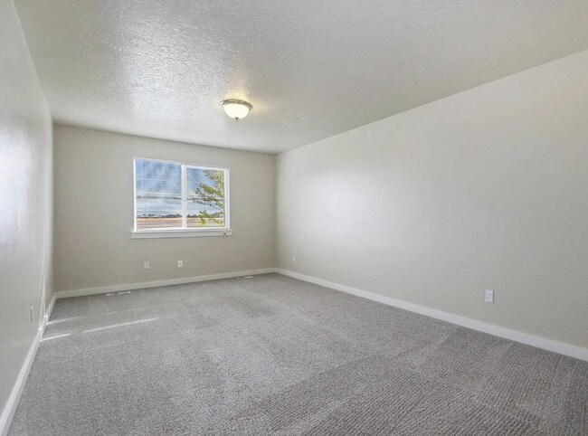 Building Photo - 3456 N Maplestone Ave