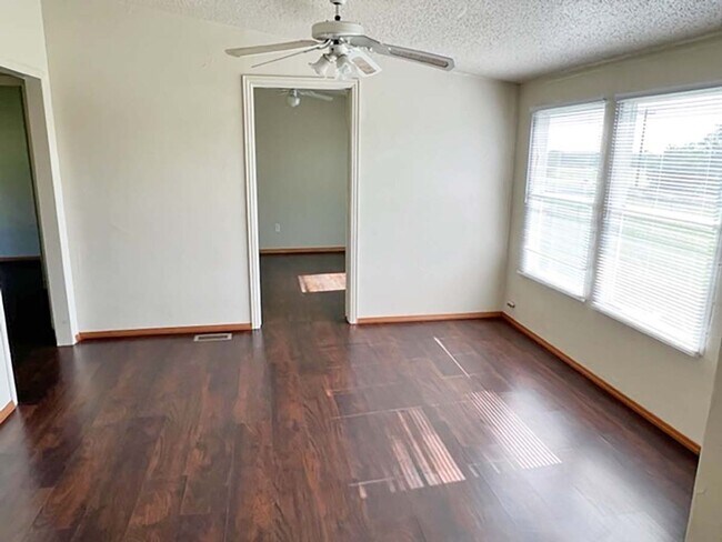 Building Photo - 1307 Speedway Dr