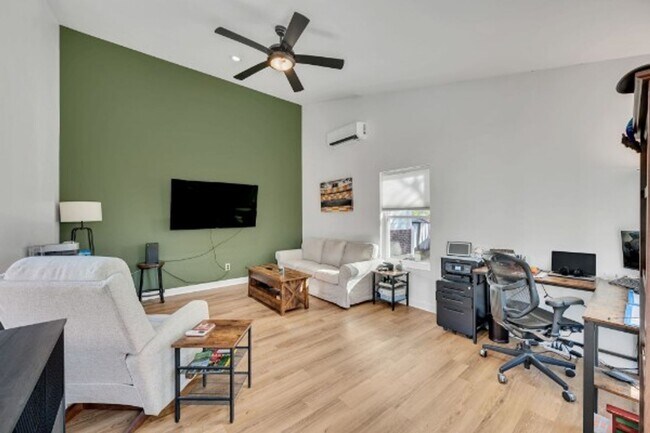 Building Photo - Renovated Ranch, Fenced Yard, Separate Studio
