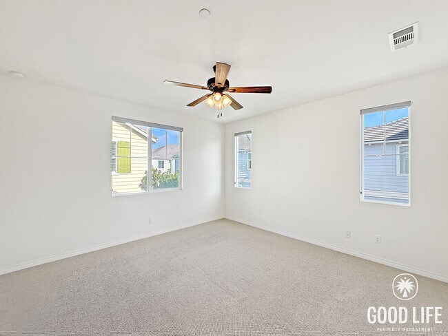 Building Photo - Beautiful 3B/2.5BA Townhouse in Imperial Beach with Loft, Private Patio & 2-Car Garage