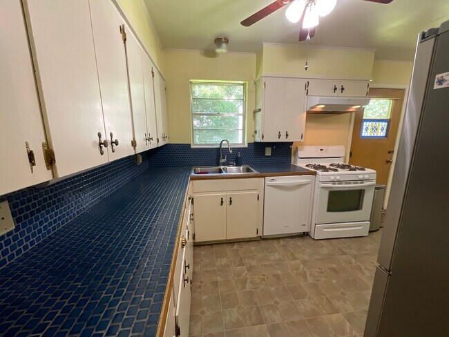 kitchen - 510 Wilmuth St