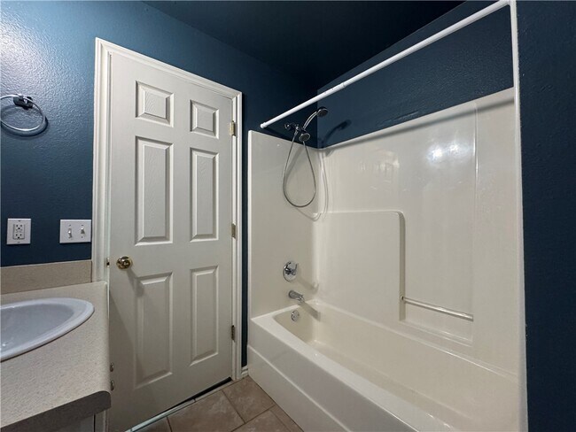 Building Photo - 1584 Willowbrook Dr