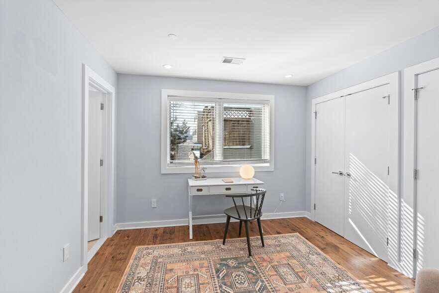 Building Photo - 869 Corinthian Ave