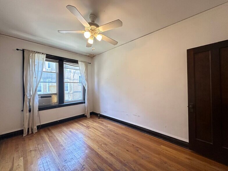 Building Photo - 4830 W Addison St