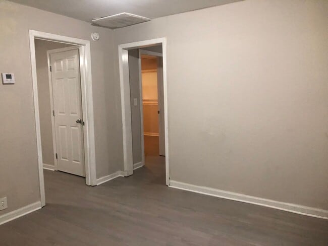 Building Photo - 617 W Granite Ave