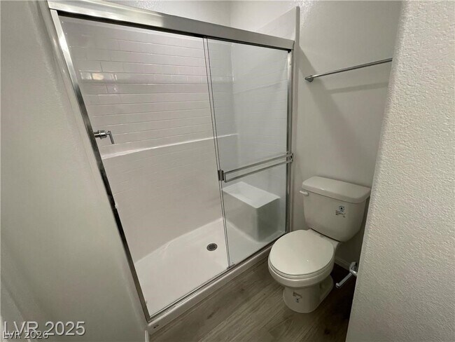 Building Photo - 645 Bellus Pl