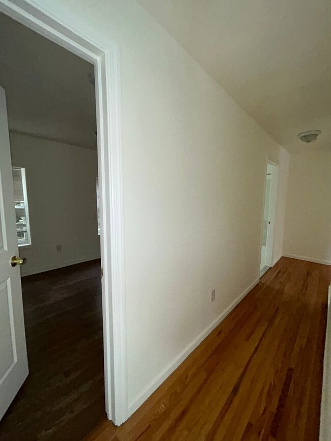 Building Photo - Cozy Home w/2 bath!