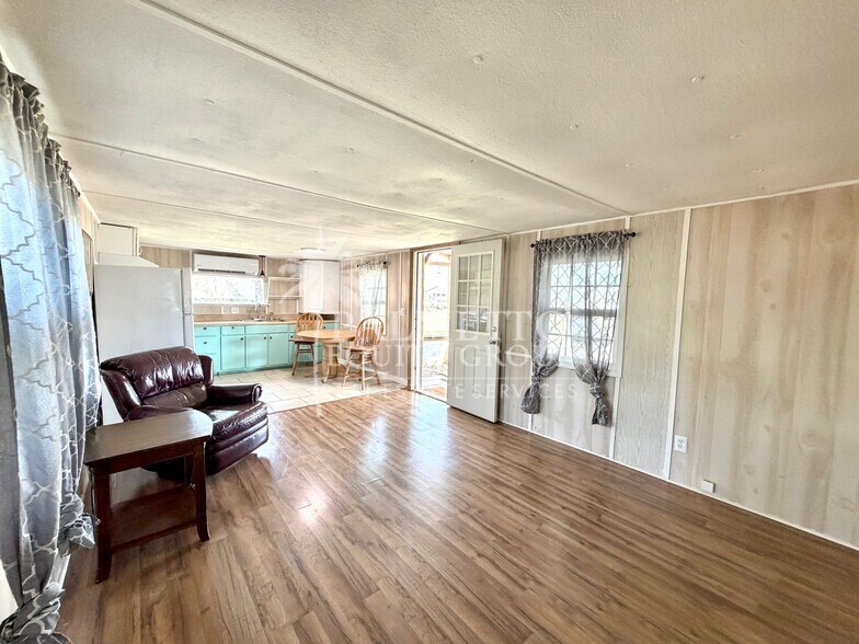 Building Photo - 5258 Ferguson Rd