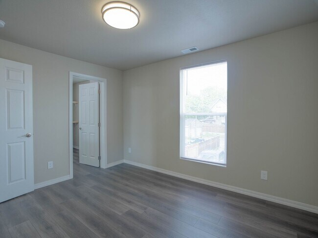 Building Photo - 1314 W Mallon Ave