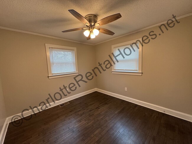 Building Photo - 3 bedroom 1 bathroom home in Gastonia!