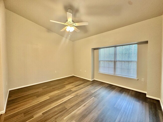 Building Photo - Stylish 2 bed, 2.5 Bath Condo in Magnolia Place | Private Garage | $1,550.00