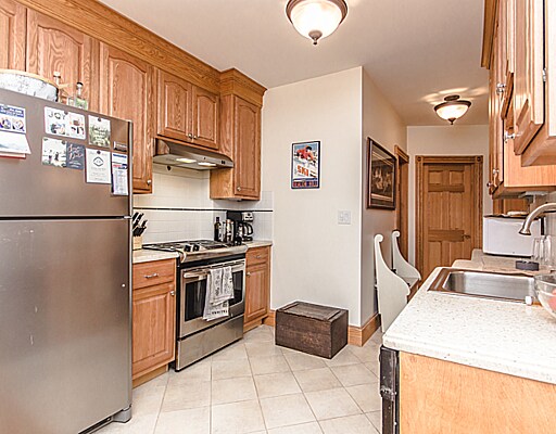 Building Photo - 137 Charles St