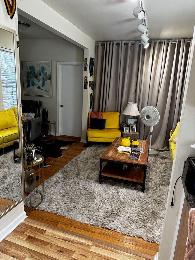Building Photo - 1 bedroom in Chicago IL 60614