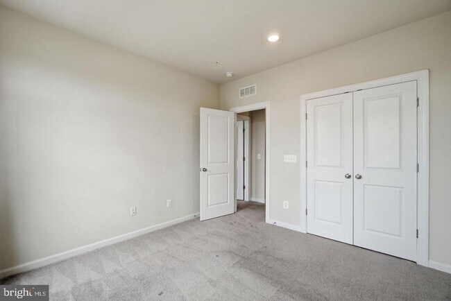 Building Photo - 4922 MacDonough Pl