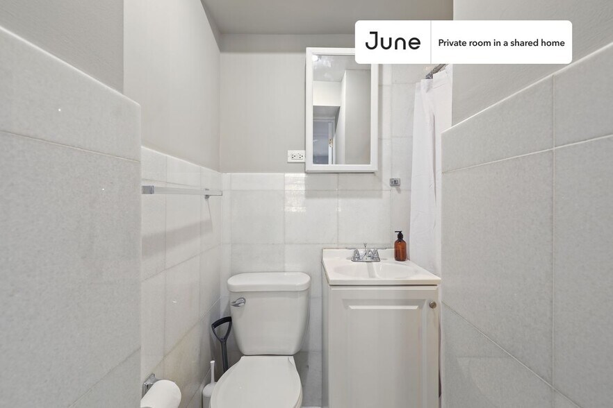 Building Photo - Room in Shared 3 bed/1 bath home