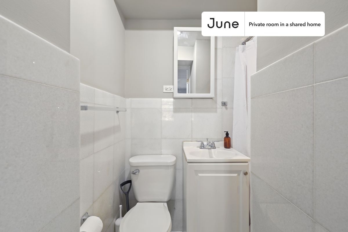 Building Photo - Room in Shared 3 bed/1 bath home in East Village