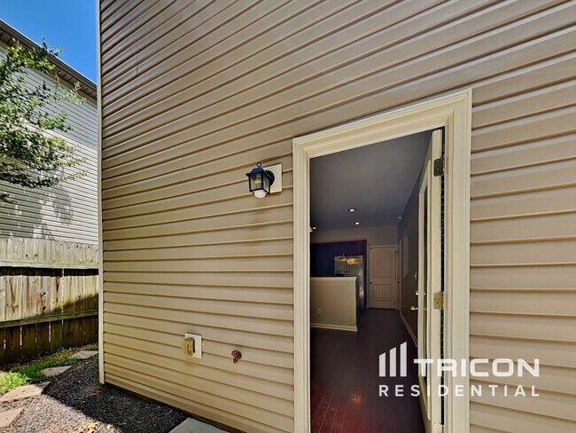 Building Photo - 127 Bethany Manor Dr