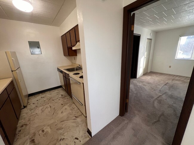 Building Photo - 1 Bedroom 1 Bath-Moon Township