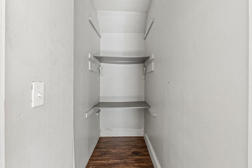 Building Photo - 174 Bartlett St