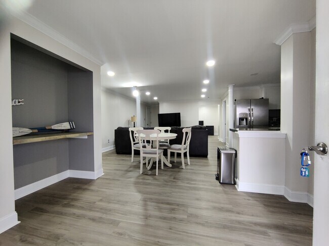 Building Photo - 227 Dove Rd