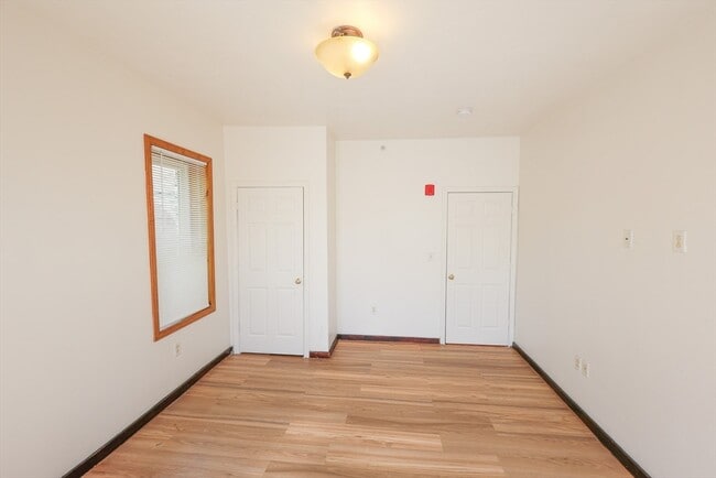 Building Photo - 100 Seaver St