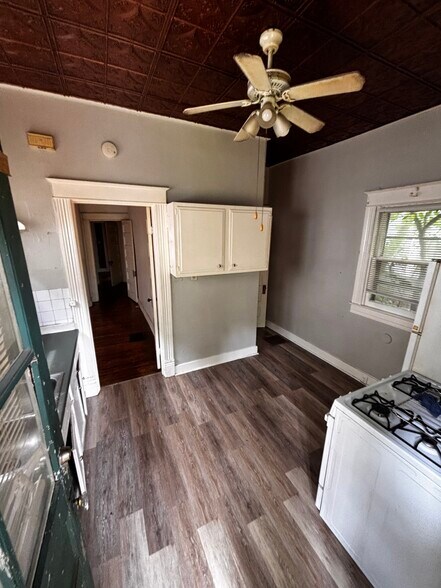 Building Photo - 2026 Alta Ave