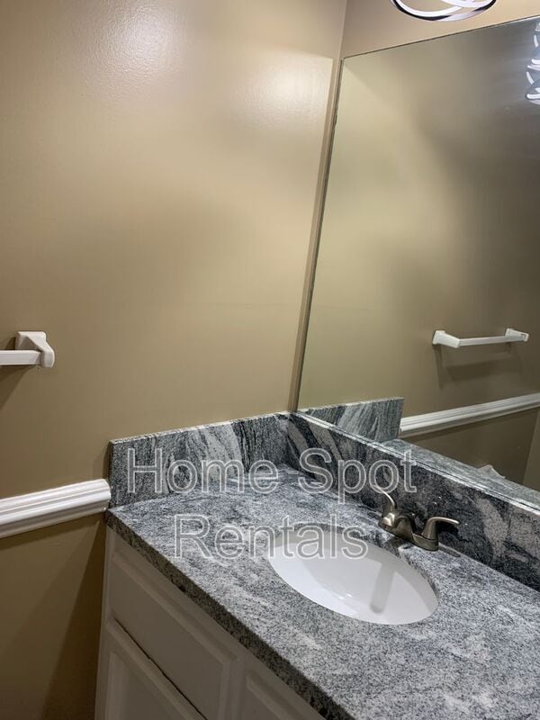 Building Photo - 2932 Lavista Way