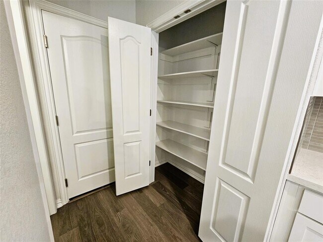 Building Photo - 104 Greinert Dr