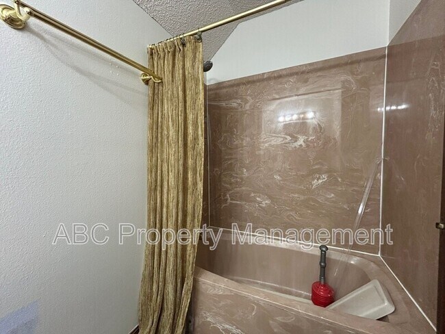 Building Photo - 4084 N Lexington Ln