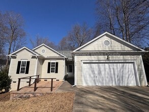 Building Photo - 828 Shackleton Rd