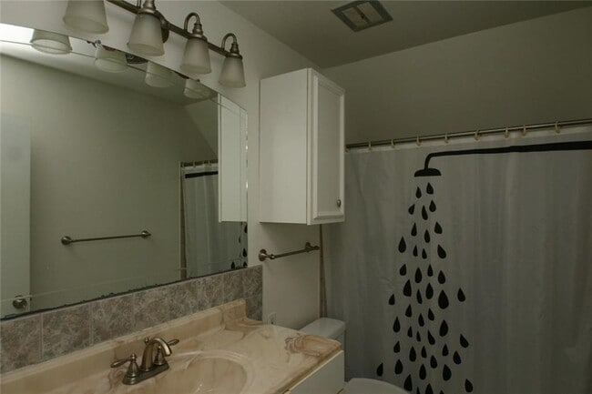 Building Photo - 6702 Isabelle Dr