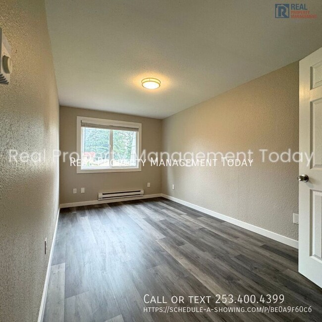 Building Photo - Newly Remodeled Apartment In Olympia!