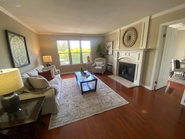 Building Photo - 250 Chilpancingo Pkwy