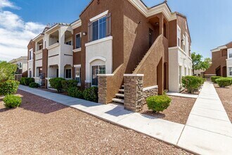 Building Photo - Stunning furnished 2-Bedroom Condo with Mo...