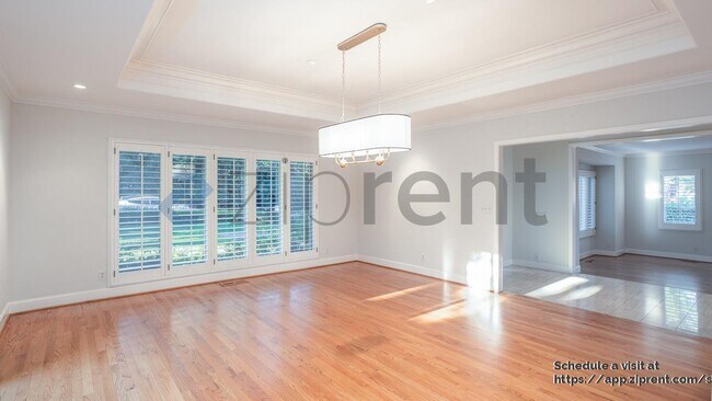 Building Photo - 16000 Greenwood Rd