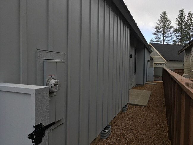 Building Photo - 145 W Heising Dr