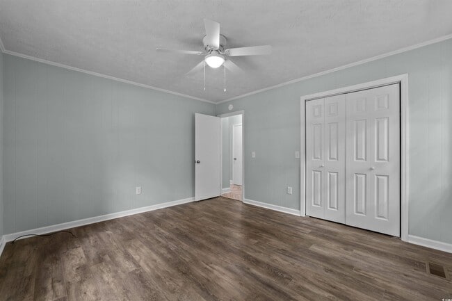 Building Photo - 1401 Twin Oaks Dr