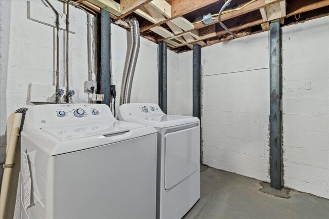 Building Photo - 2593 Osceola Ave