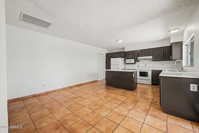 Building Photo - 8689 E Roosevelt Cir