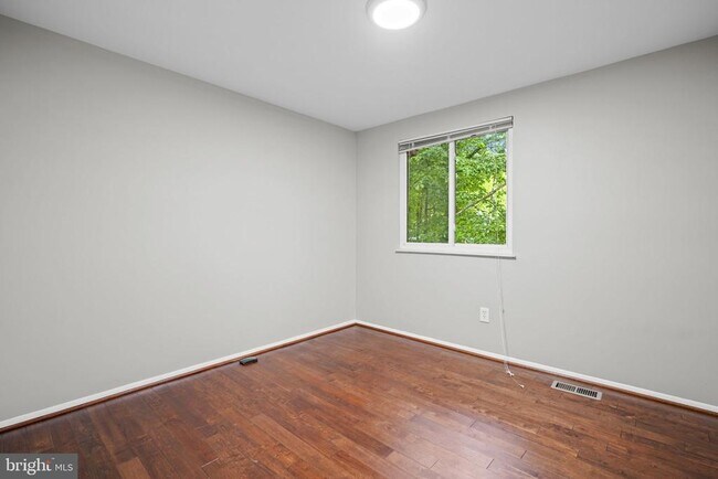 Building Photo - 5863 Jackson Oak Ct