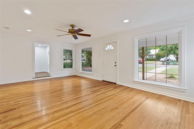 Building Photo - 1909 Bluebonnet Dr