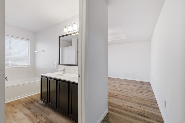 Building Photo - ***MOVE IN SPECIAL ONE WEEK FREE***Sophisticated Living Near Bamberger Nature Trails