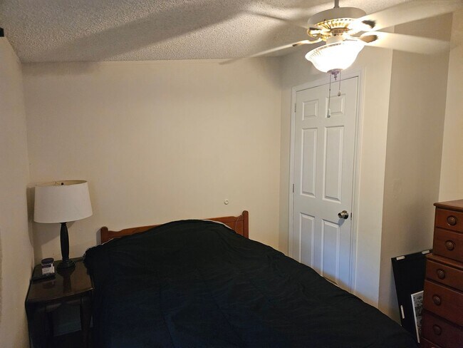 Building Photo - 3 Bedroom, 2 bath home located in Sneads Ferry