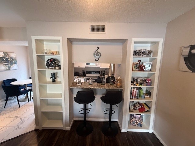 Building Photo - 6111 Beverly Hill St