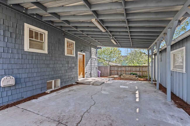 Building Photo - 4bd/2.75ba Seattle Home